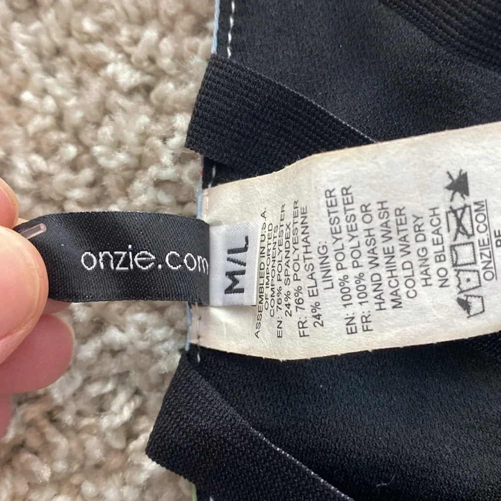 Onzie Flow Yoga High Neck Graphic Bra. BNWT - Picture 10 of 12